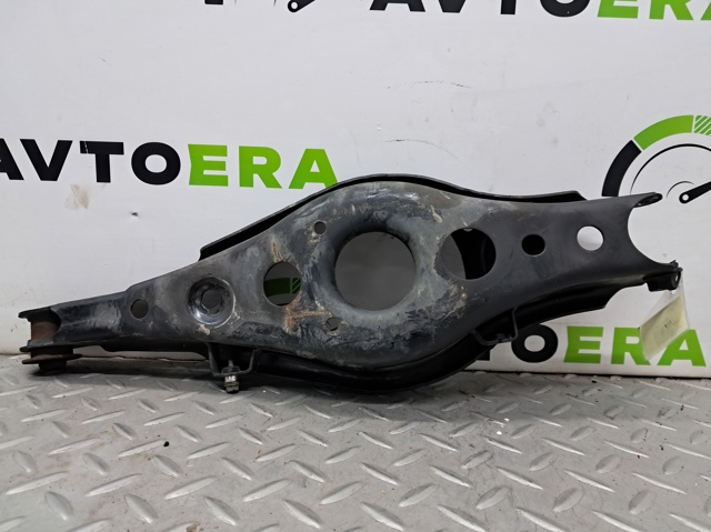 Балансир задній нижній, правий 4873042040 TOYOTA
