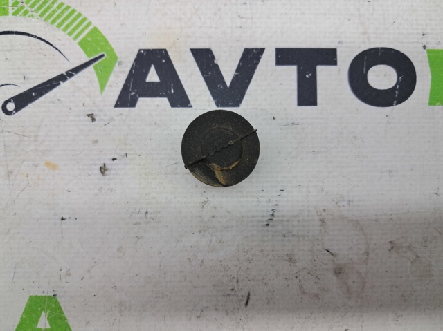 Буфер капота гумовий 4B0823481 VAG