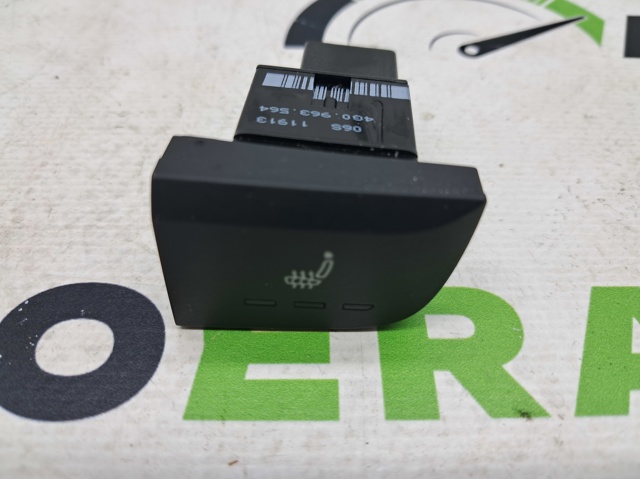 Кнопка обігріву сидіння 4G09635645PR VAG
