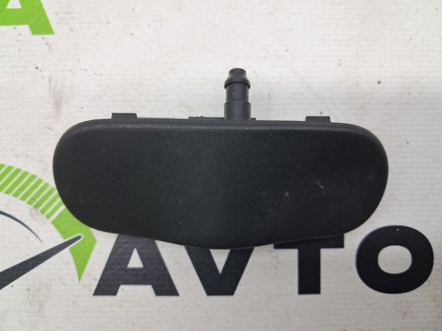 Форсунка омивача скла лобового, права 4G8955988 VAG