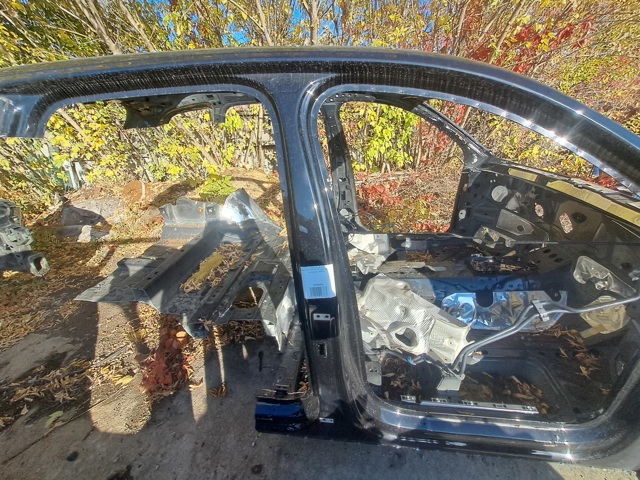 Поріг зовнішній правий 4M0809848 VAG