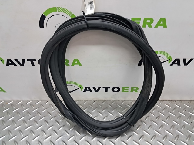Ущільнювач двері задньої (на кузові) 4M0833721D VAG