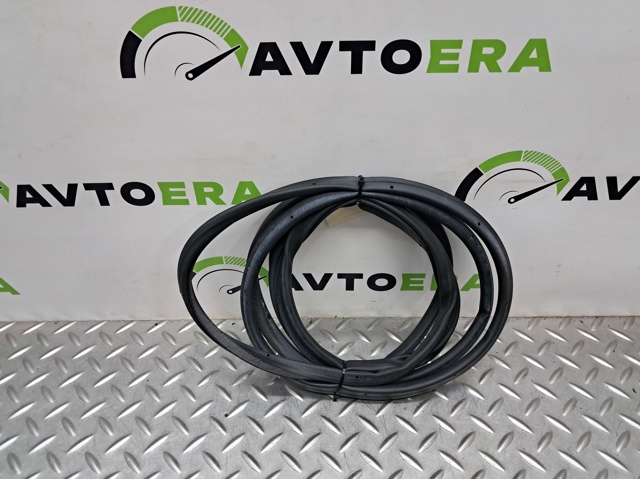 Ущільнювач дверей передніх, (на двері) 4M0837911A VAG