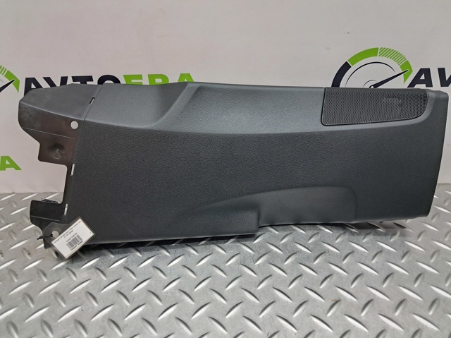 Обшивка стійки кузова внутрішньої, середня нижня ліва 4M0867239D4PK VAG