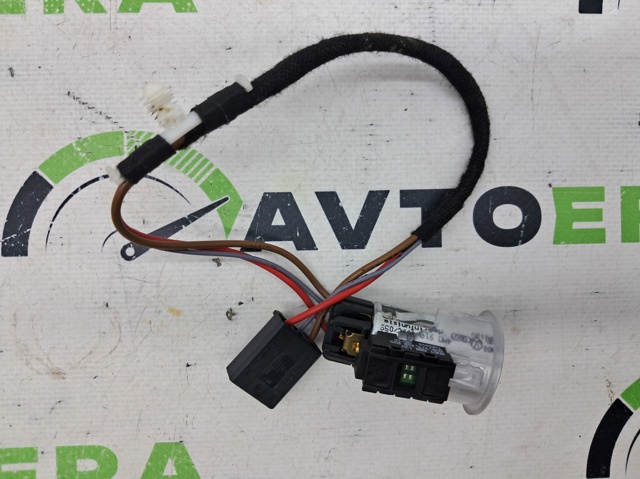 Гніздо-розетка прикурювача 4M0919309C VAG