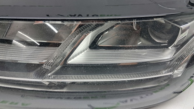 Фари Audi Q7