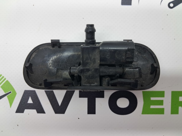 Форсунка омивача скла лобового, права 4M0955988 VAG