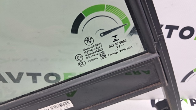 Скло багажного відсіку, праве 51357425084 BMW