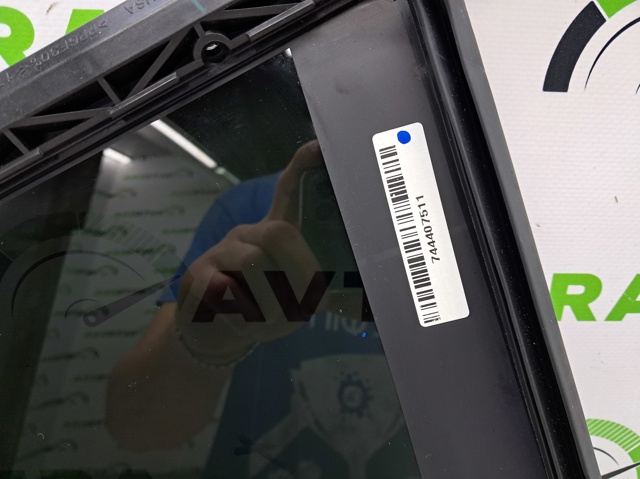 Задня кватирка ліва 51357444075 BMW