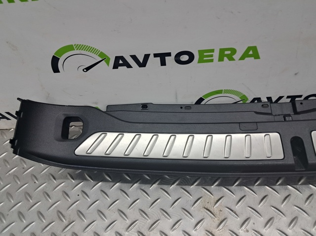 Накладка задньої панелі багажника 51487396611 BMW
