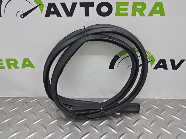 Гумка під капот 51767294489 BMW