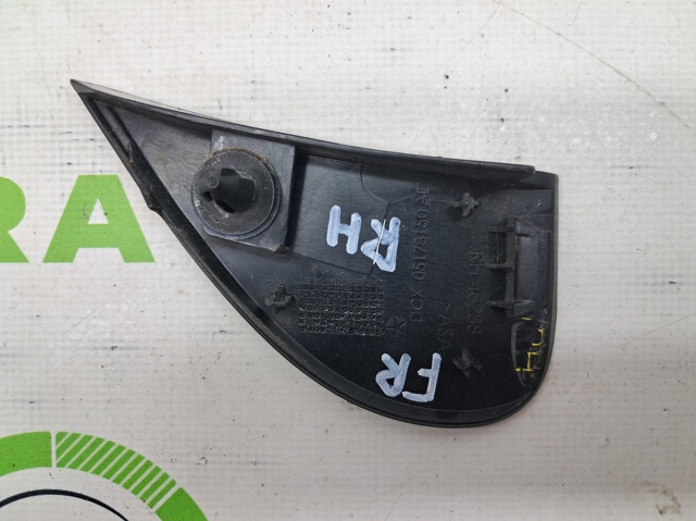 Накладка переднього правого крила 5178150AD CHRYSLER