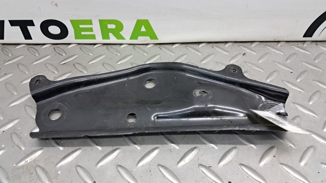 Кронштейн передньої балки 522580R040 TOYOTA