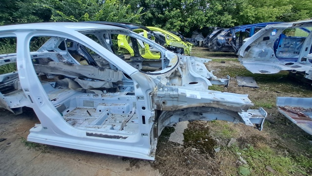 Лонжерон рами передній правий 561803092B VAG