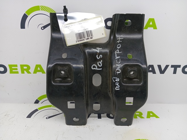 Кронштейн замку капоту 561805567B VAG