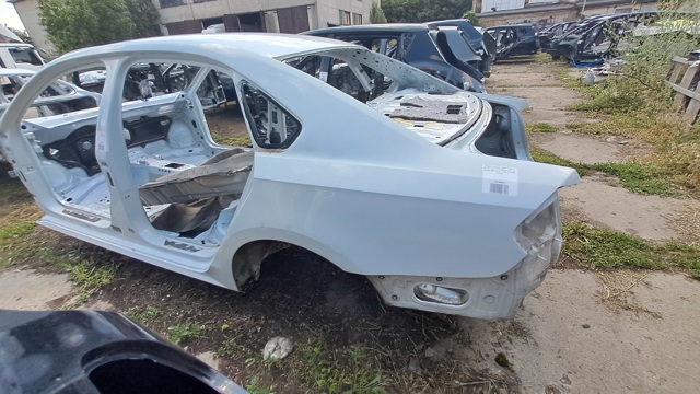 Крило заднє ліве 561809843 VAG