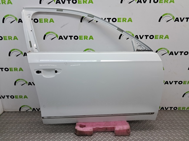 Пасажирські передні двері 561831056G VAG