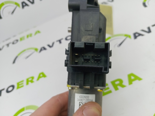 Моторчик склопідйомника двері задніх, правих 561959812B VAG
