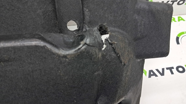 Захист днища передній правий 5816578010 TOYOTA