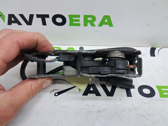 Запор капота (замок і привід замка капота) 5N0823509B VAG