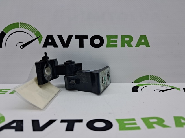 Навішування двері водія (петлі) 5N0831401 VAG
