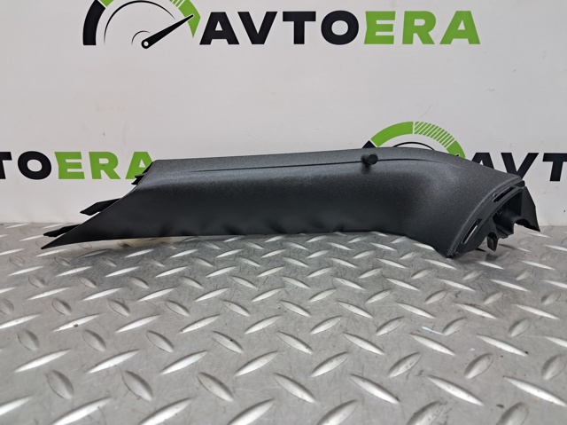 Оббивка дверей задка кузова 5N0867704B82V VAG
