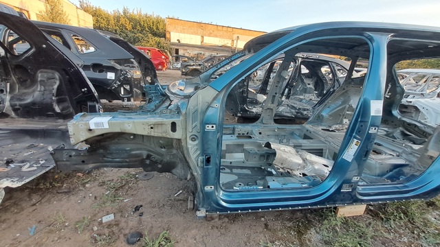 Чверть передня ліва 5NL810135A VAG