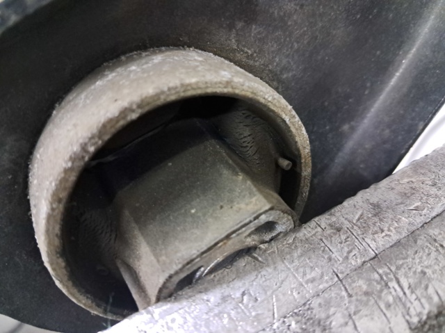 Важіль/тяга задньої підвіски подовжній нижній, правий 5Q0505224D VAG