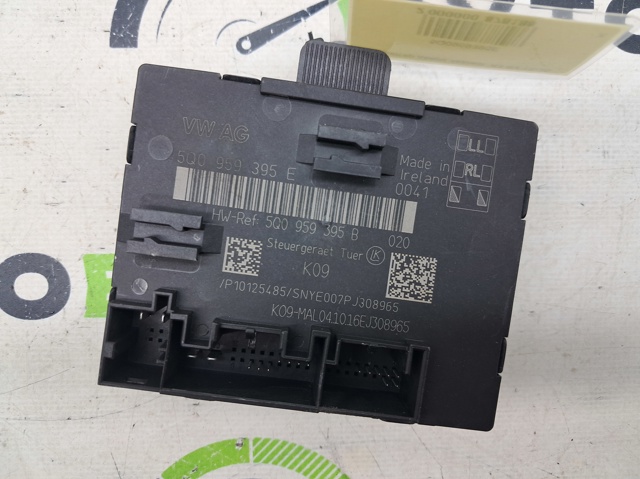 Блок комфорту задніх дверей 5Q0959395E VAG