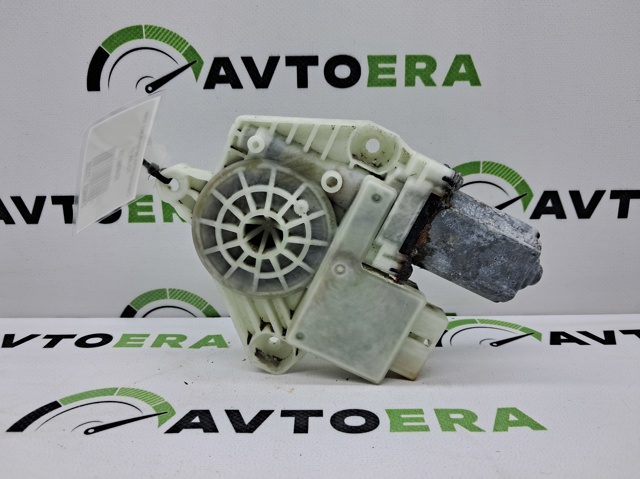 Моторчик склопідйомника двері задніх, правих 5Q4959812G VAG
