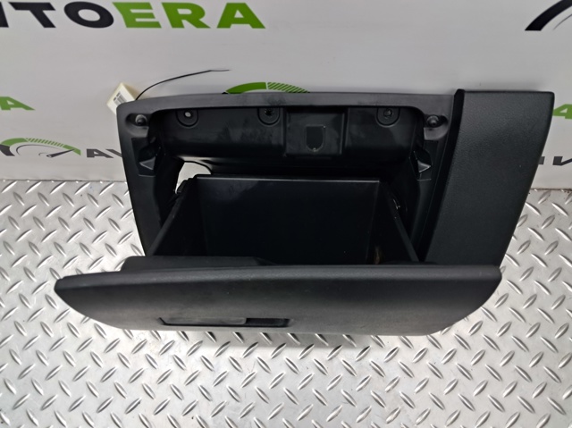 Кришка ящика рукавички (бардачка) 5UT24DX9AC CHRYSLER