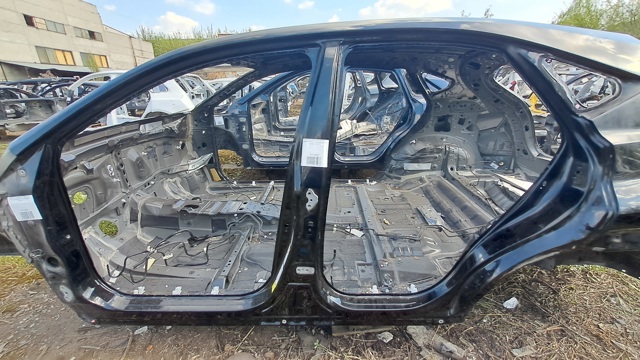 Поріг зовнішній лівий 6131278010 TOYOTA