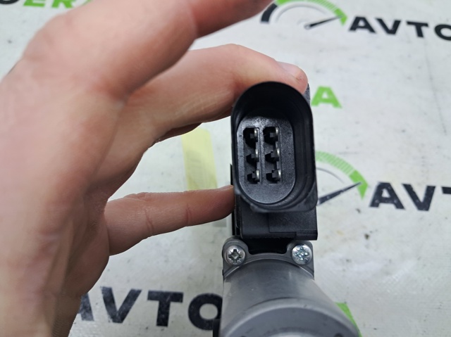 Двигун склопідіймача двері передньої, правої 61355A5C893 BMW