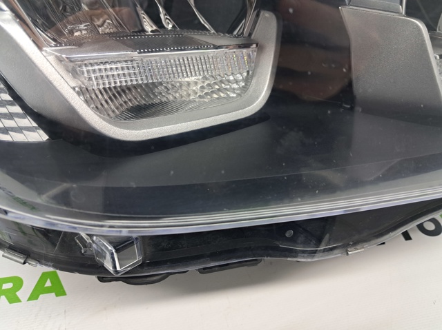 Фара передня права 63117466128 BMW