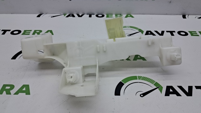 Кронштейн-адаптер кріплення фари передньої, правої 6400A330 MITSUBISHI