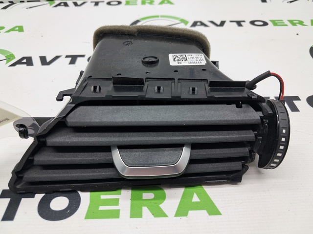 Решітка повітропровода права 64229329585 BMW
