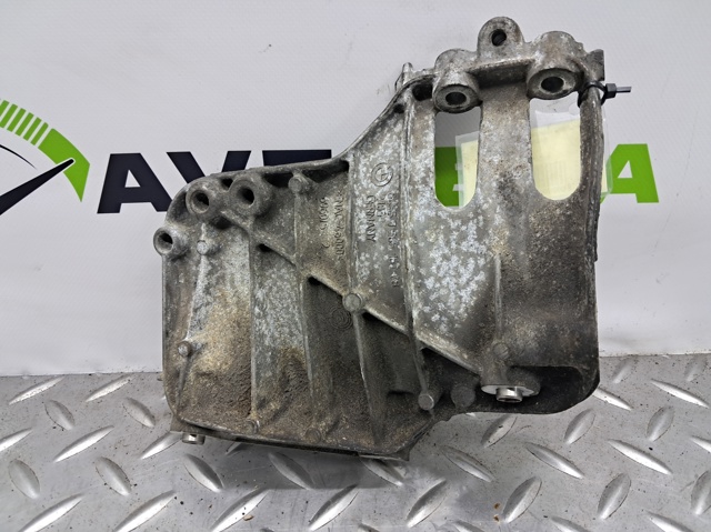 Кронштейн компресора кондиціонера 64557585167 BMW