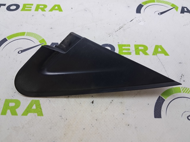 Молдинг переднього правого крила 65250SG000 SUBARU