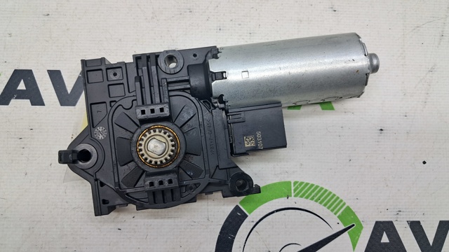 Двигун приводу люка 67617933149 BMW