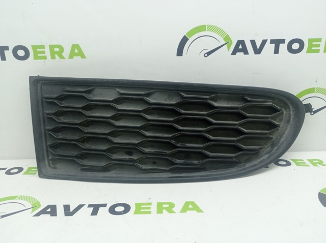 Заглушка, решітка протитуманних фар бампера переднього, права 68079852AA CHRYSLER