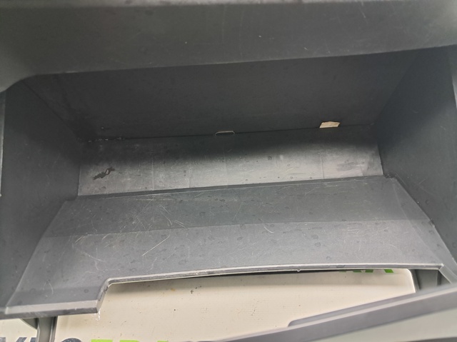 Ящик для предметів догляду 681026RR1A NISSAN