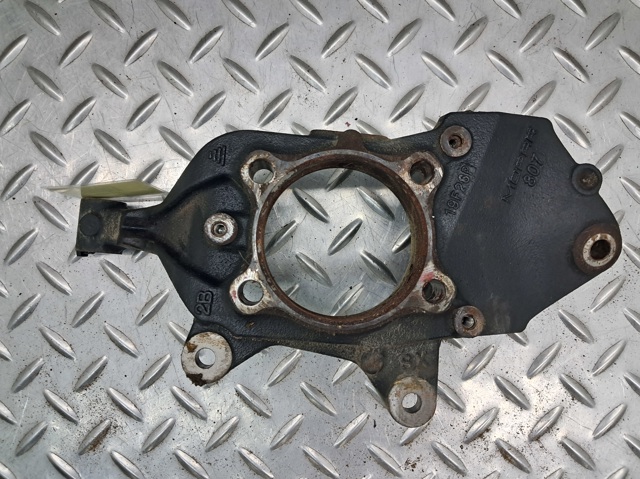 Цапфа поворотного кулака 68246625AA CHRYSLER