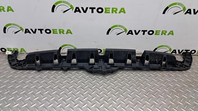 Кронштейн бампера заднього, центральний 68287855AA CHRYSLER