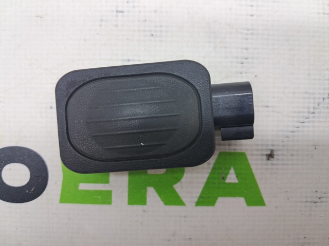 Кнопка приводу замка задніх 3/5 дверей (ляди) 68303988AA CHRYSLER