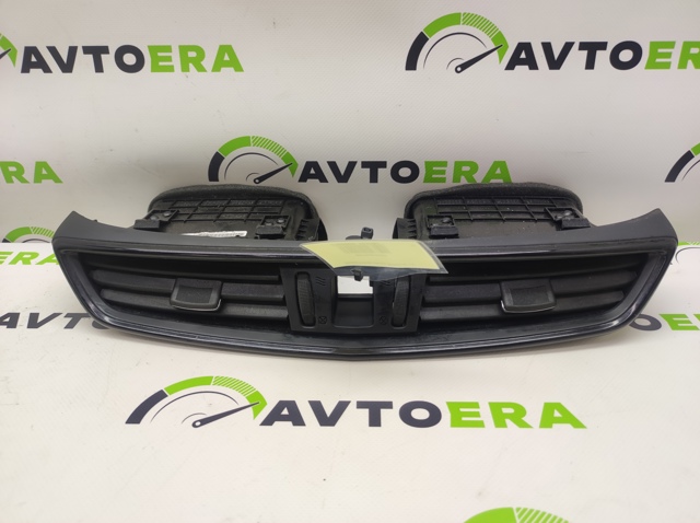 Решітка повітропровода 687505HK0A NISSAN