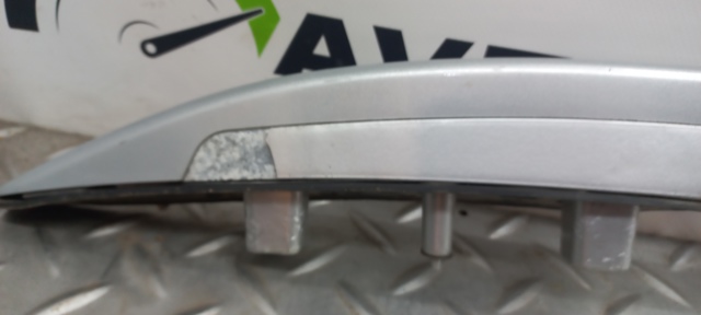Автомобільний рейлінг на дах правий 738209TB0A NISSAN