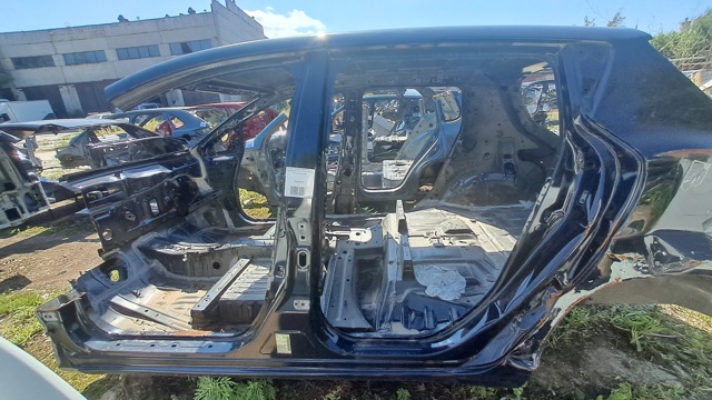 Отвір передніх лівих дверей 760233NF0A NISSAN