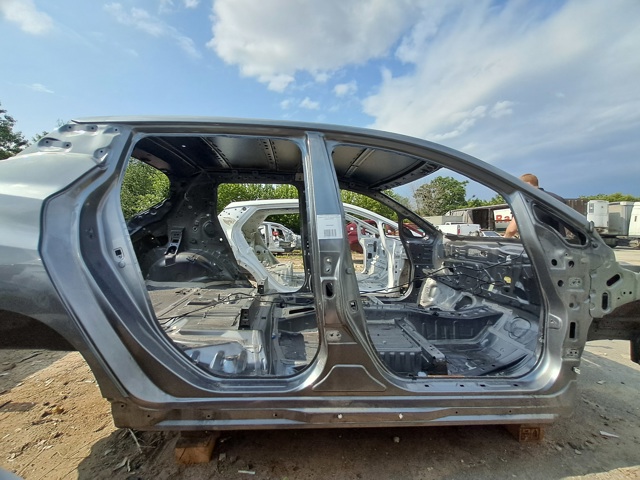 Отвір передніх правих дверей 760325SA0A NISSAN