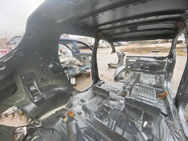 Отвір передніх лівих дверей 760335SA0A NISSAN
