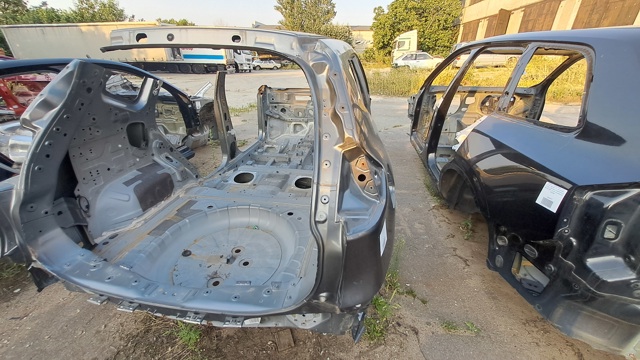 Крило праве заднє 781124BA0A NISSAN